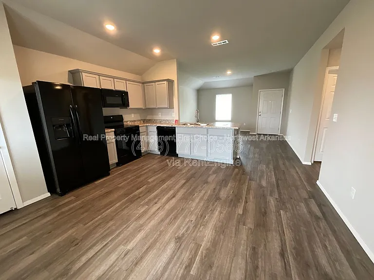 2608 S Silver St — Photo 4