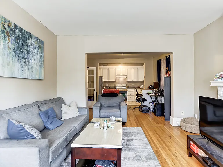 1127 Avenue Rd #1 — Photo 5