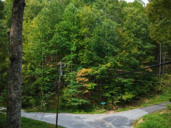 Stepping Stone Dr, Sevierville, TN 37862