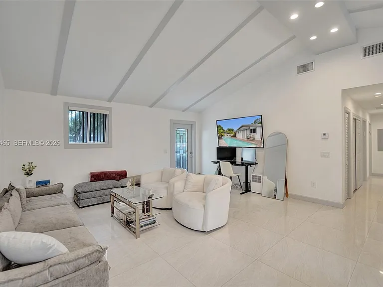4541 SW 26th Ter — Photo 10