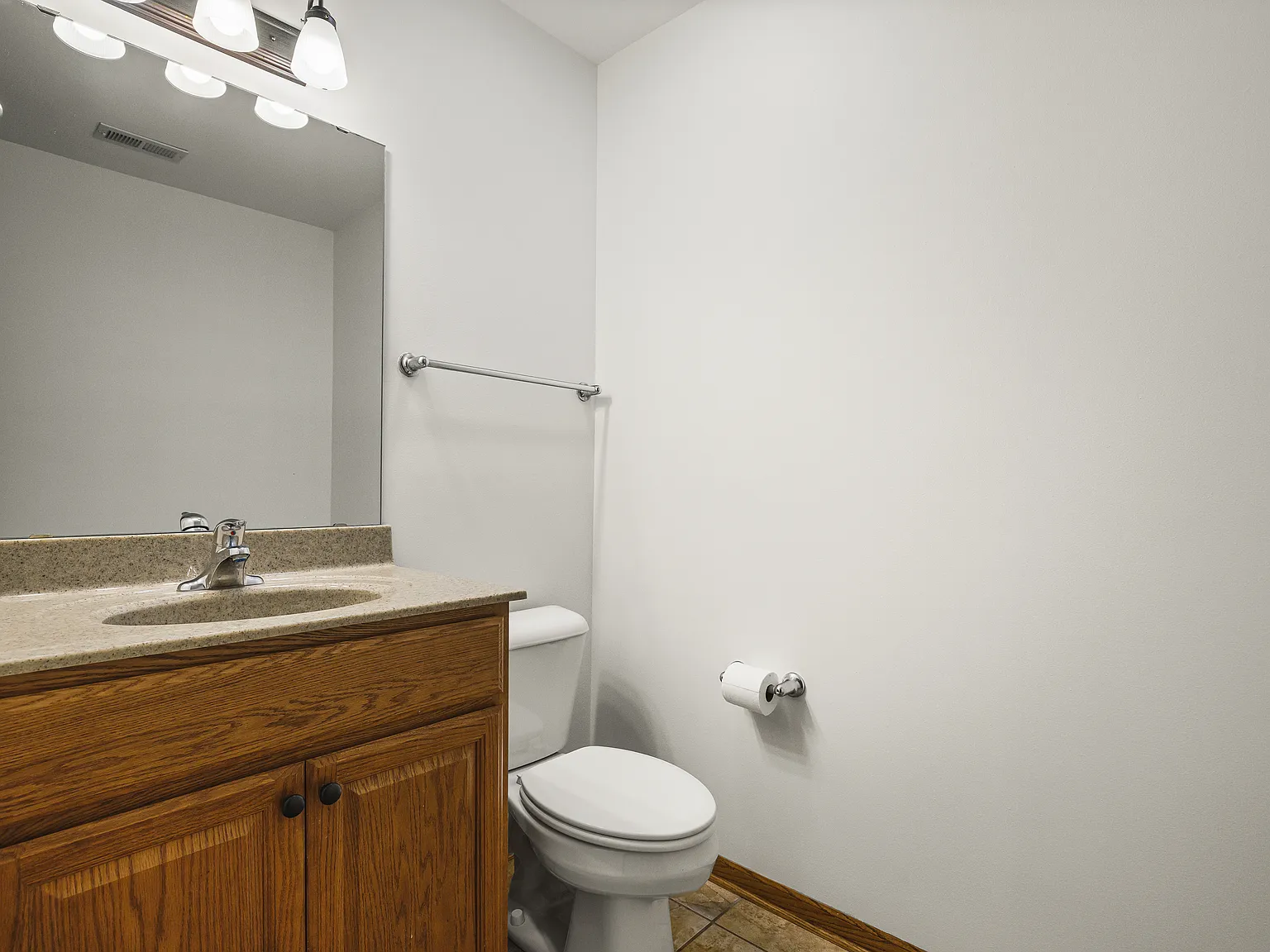 2 bed, 2.5 bath, 1976 sqft, $2,250 — Photo 4