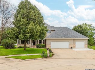 65 Granite Ct, Mason City, IA 50401