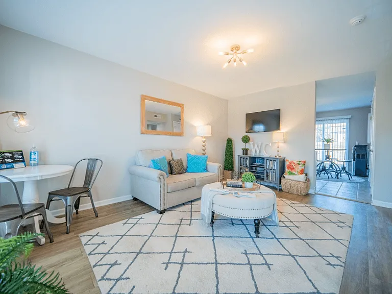 Willow Creek Apartments — Photo 6