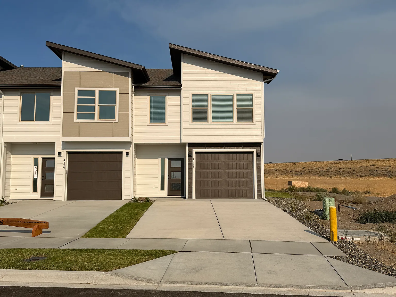 3 bed, 2.5 bath, 1651 sqft, $2,295 — Photo 2