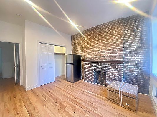 4th image of 533 3rd Ave #A