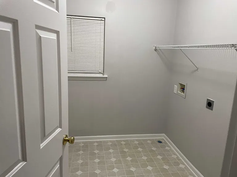370 Charter Oak Ct — Photo 29