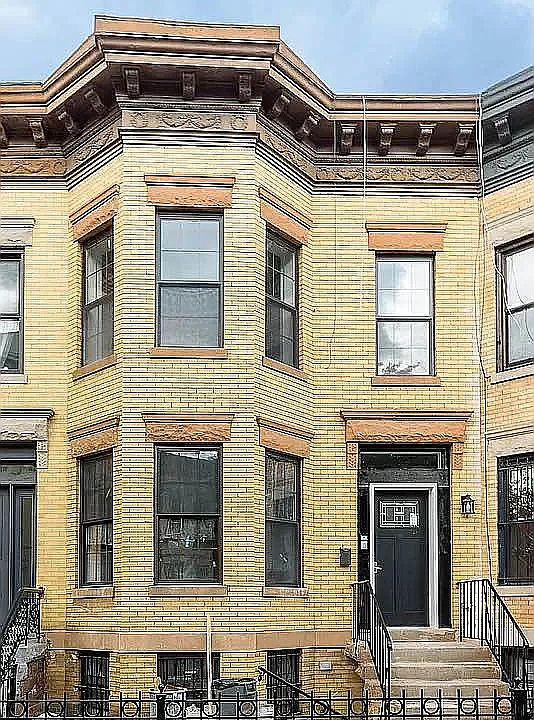 2nd image of 1301 Park Pl #1F