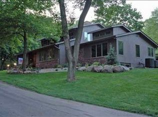 1137 Spring Valley Dr, Fort Calhoun, NE 68023