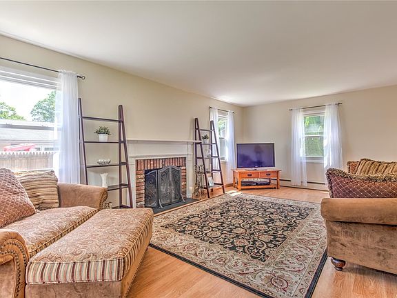 2nd image of 30 Seville Ln