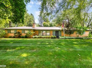 2735 Townhill Dr, Troy, MI 48084