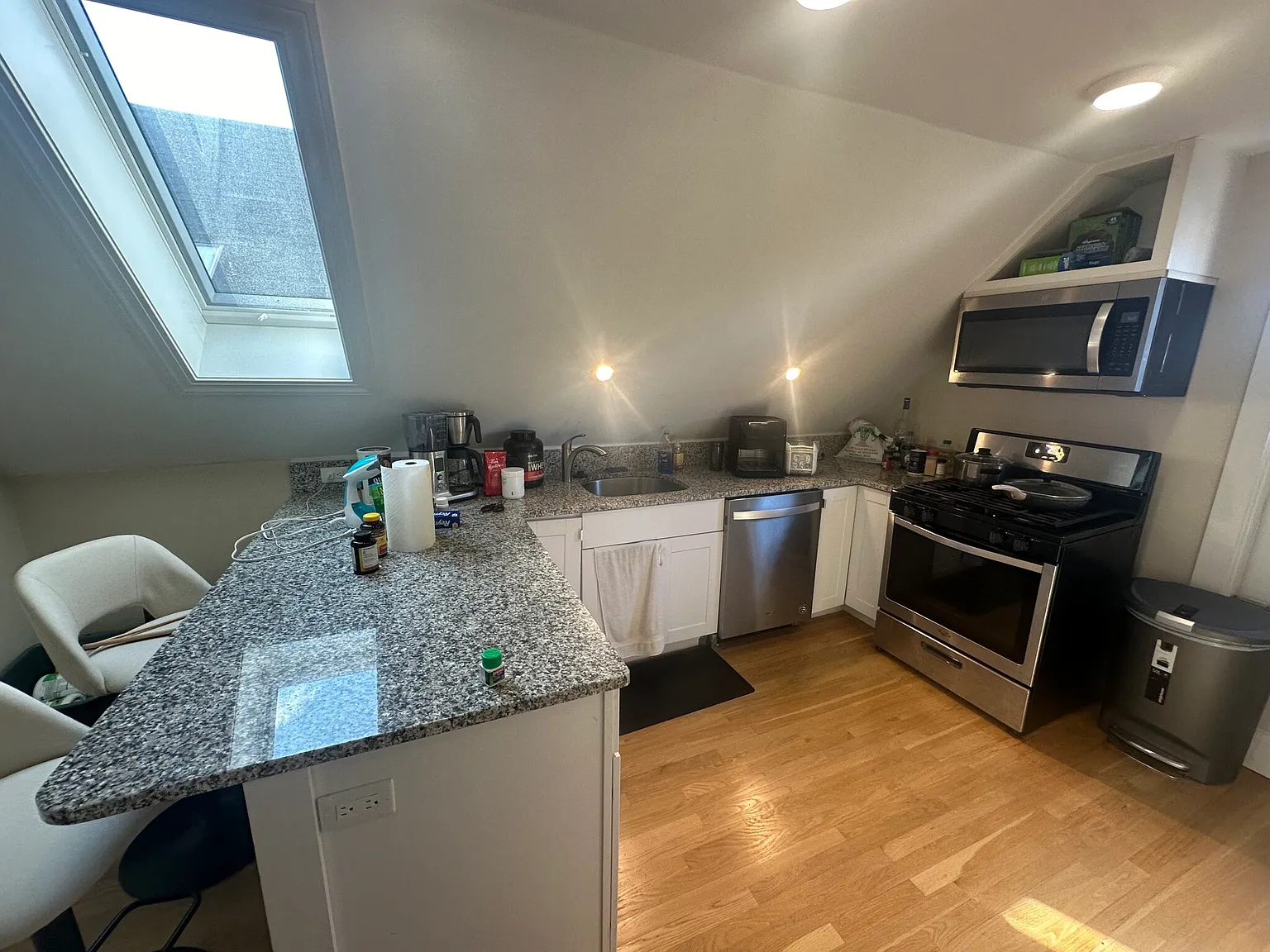 1 bed, 700 sqft, $2,700 — Photo 3