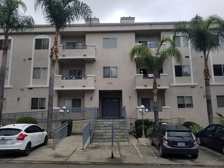 Fruitland Dr — Photo 1