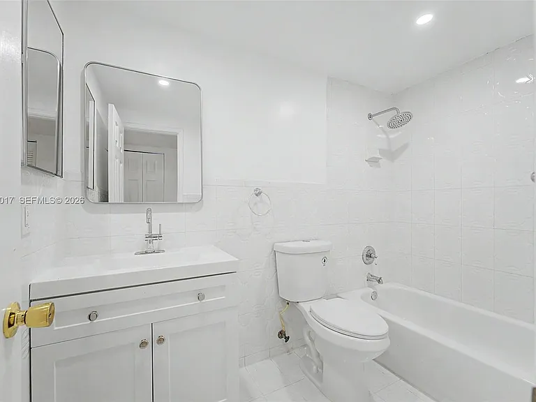 1950 W 54th St #105 — Photo 8