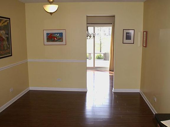 5th image of 23W405 Greenbriar Dr