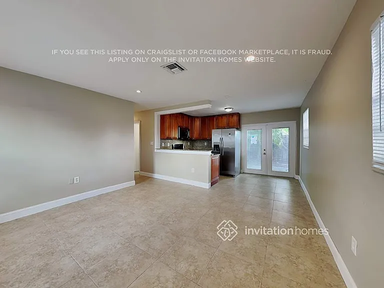 1410 N 70th Ter — Photo 5