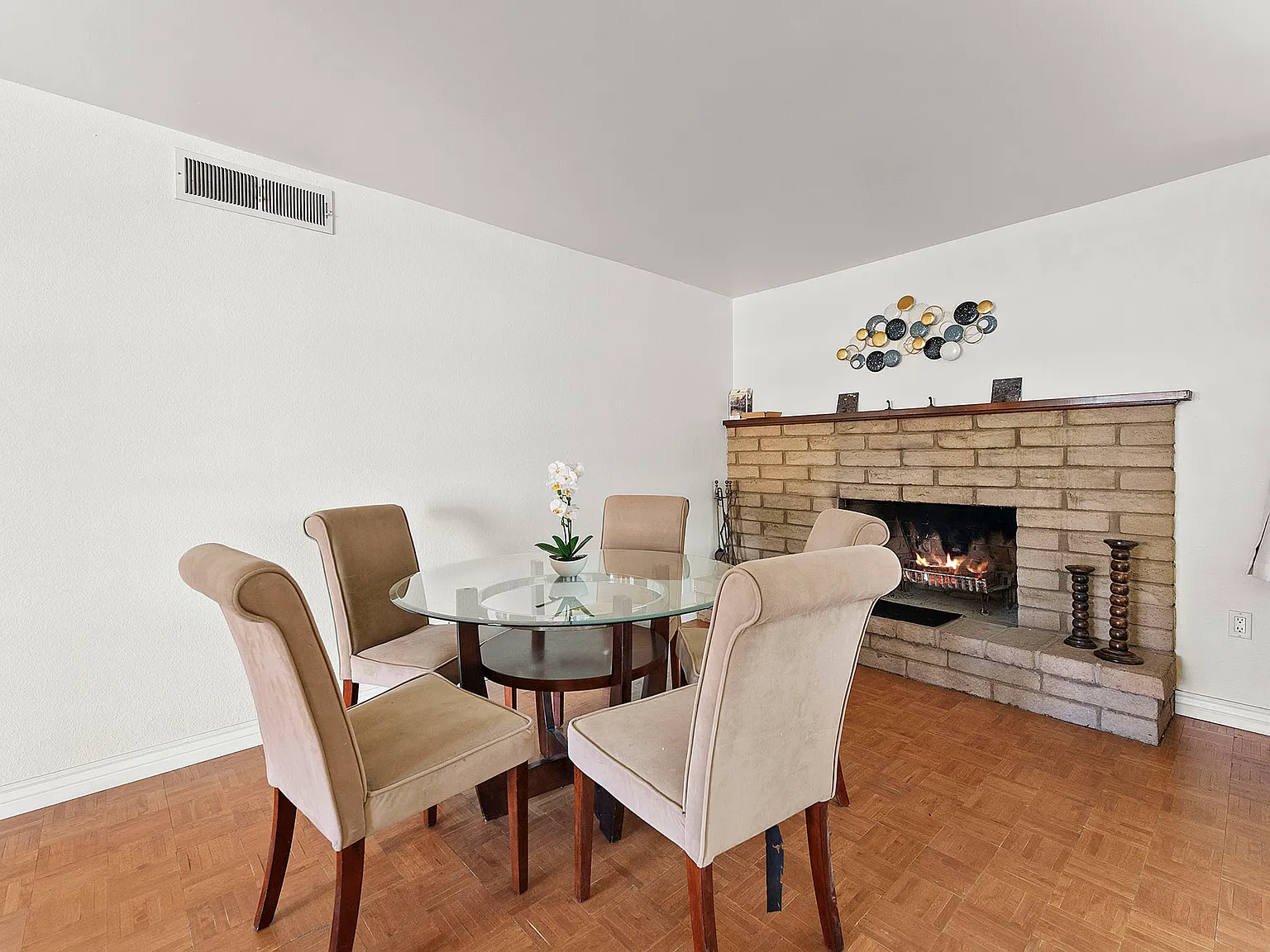 5 bed, 2018 sqft, $750 — Photo 2