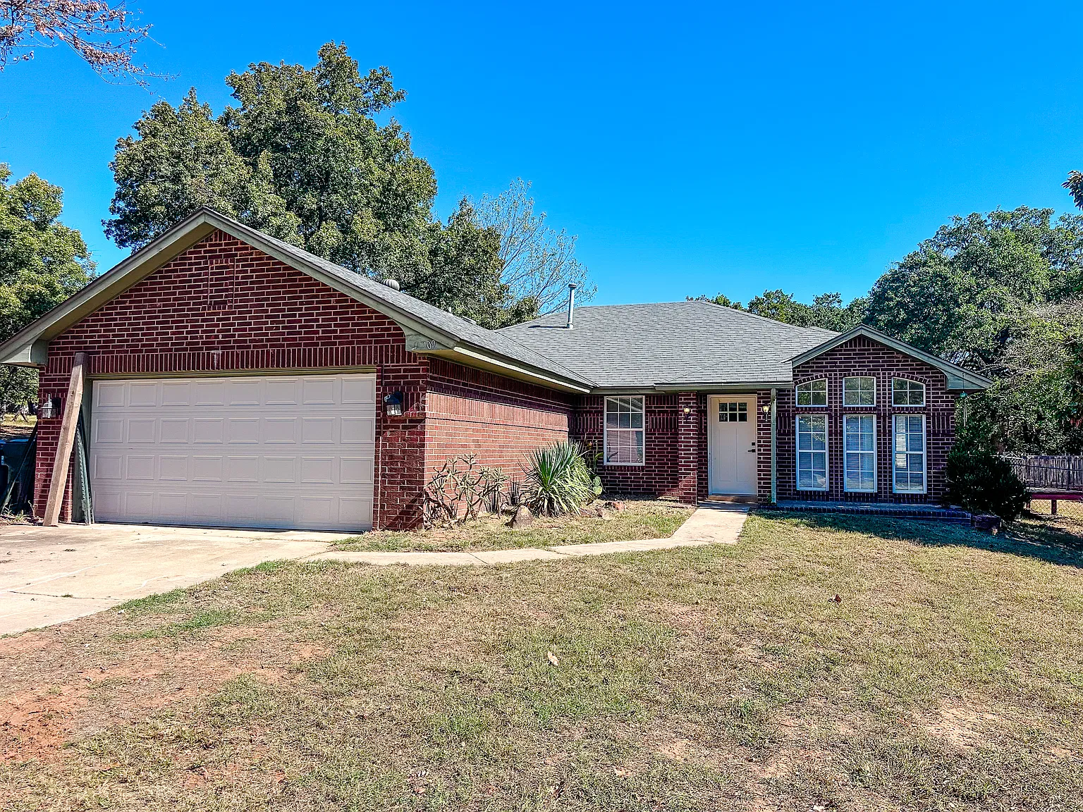 3 bed, 1671 sqft, $2,200 — Photo 1