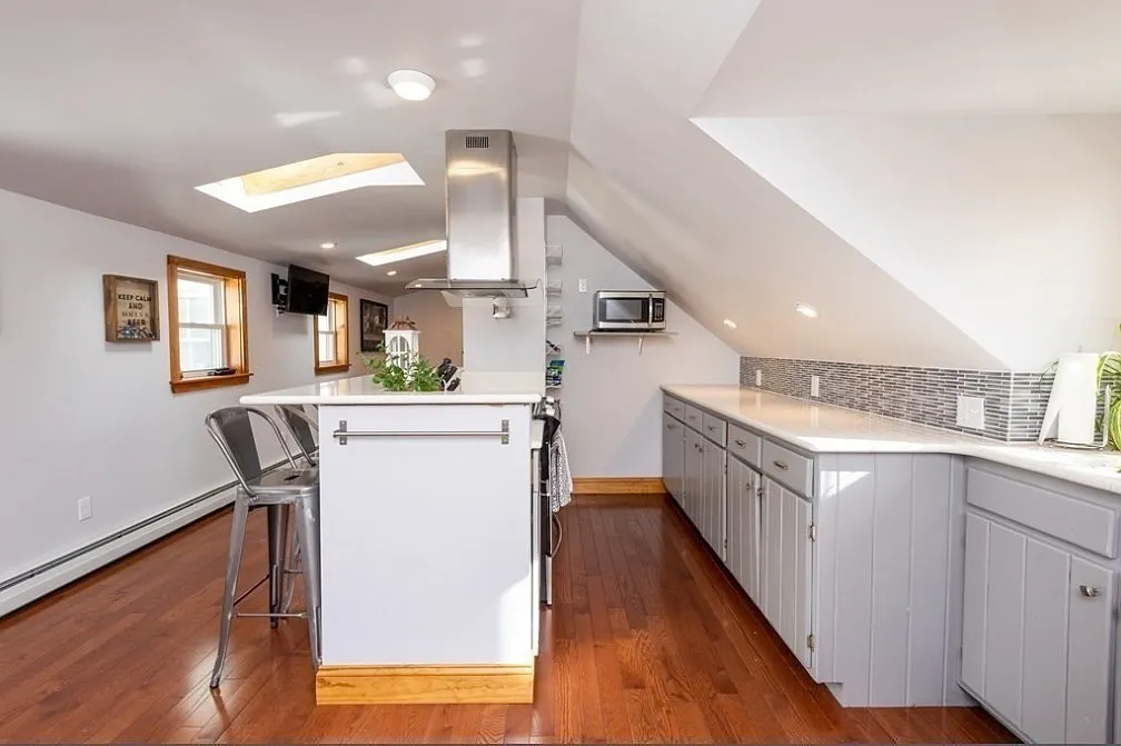 2 bed, 1000 sqft, $3,400 — Photo 3