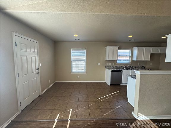 5th image of 2125 E Concord St