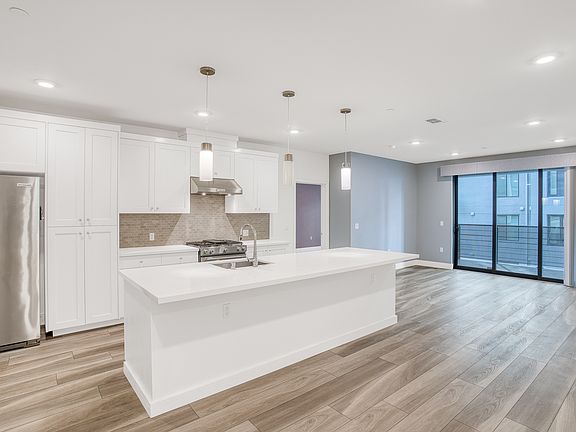 4th image of 3578 Rambla Pl #323