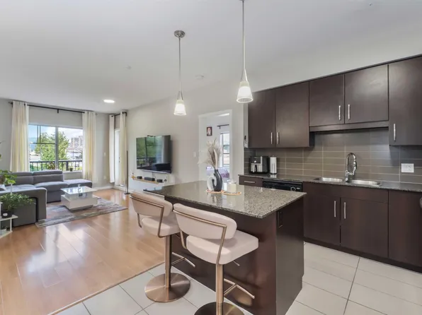 22290 North Ave #404, Maple Ridge, BC V2X