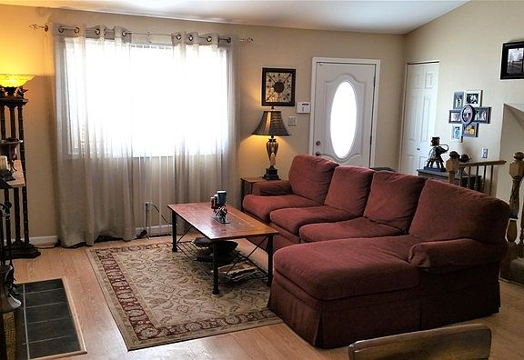 4th image of 3927 N Galesburg Ave