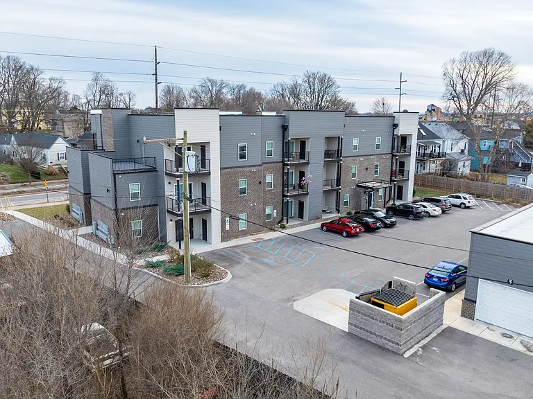 1601 E Main St — Photo 11