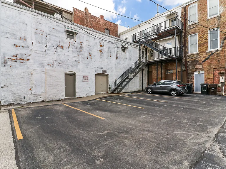 229 1/2 E Front St #2D — Photo 12