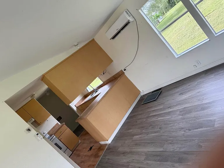 1481 NE Leisure Ave — Photo 3