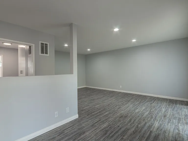 1527 Yale St #6 — Photo 10