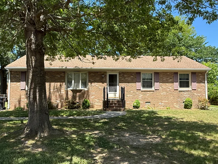 1212 Pleasant Dale Ave — Photo 1