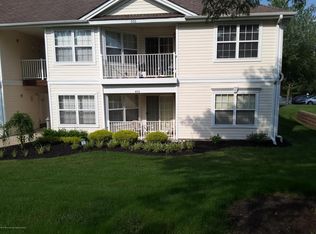 493 Saint Andrews Pl, Englishtown, NJ 07726