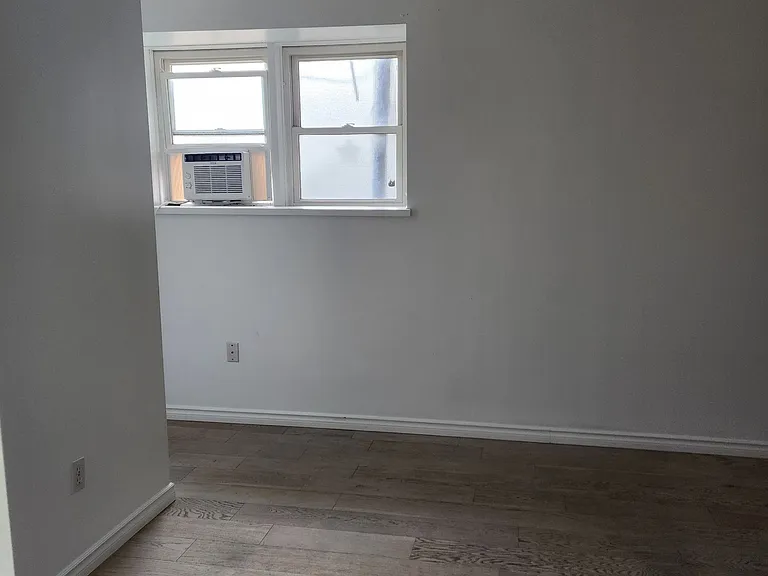 26 King St W #2B — Photo 10