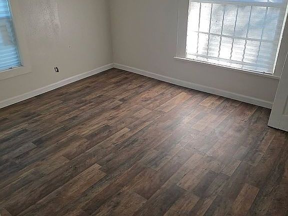 3rd image of 907 Florida St