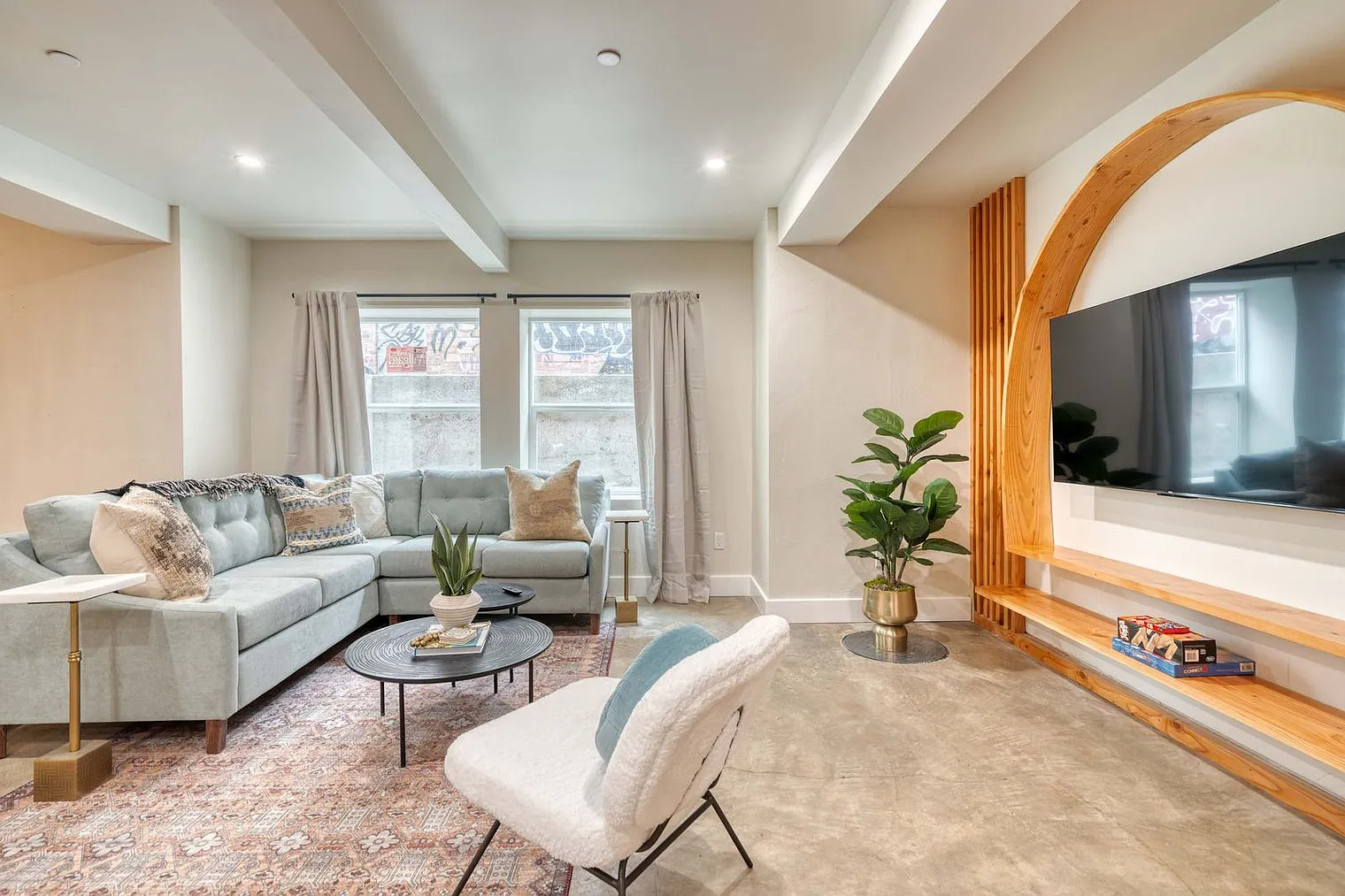 3 bed, 2.0 bath, 1033 sqft, $6,702 — Photo 2