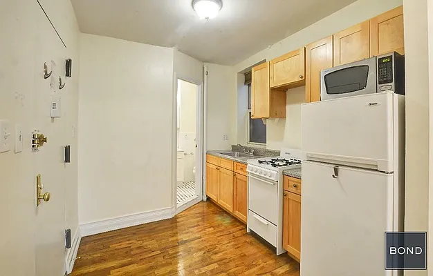 Rented by Bond New York | media 18