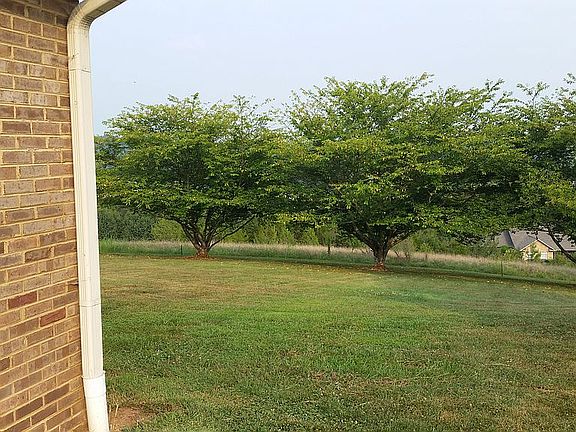 4th image of 255 Hill Top Dr