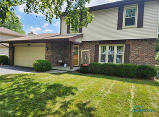 7047 Crosscreek Dr, Maumee, OH 43537