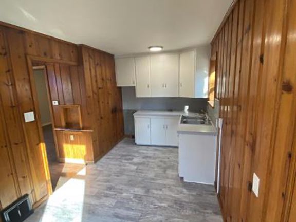 3rd image of 719 S 4th St