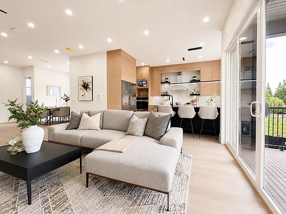 2nd image of 15871 111a Ave #102