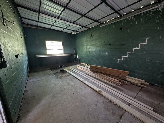 4th image of 430 E Brockett St