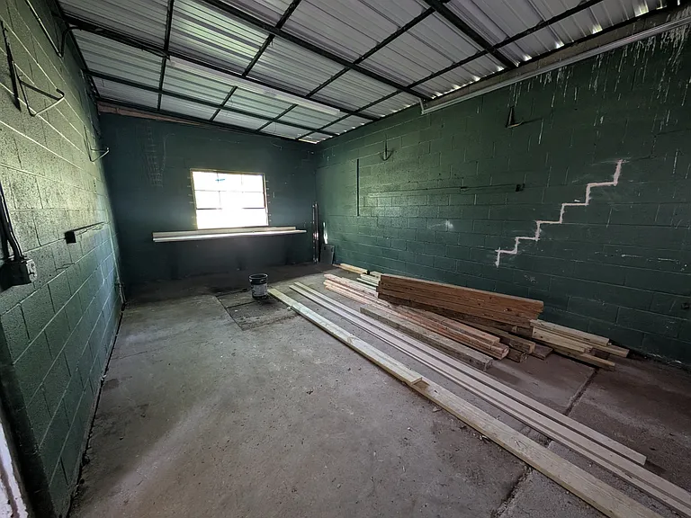 430 E Brockett St — Photo 4