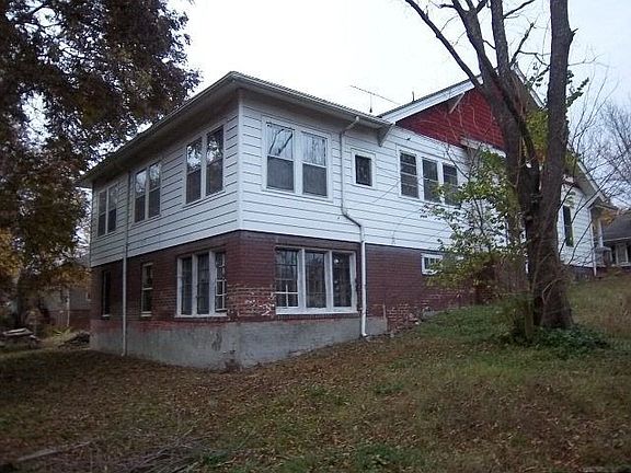 2nd image of 605 W Liberty St