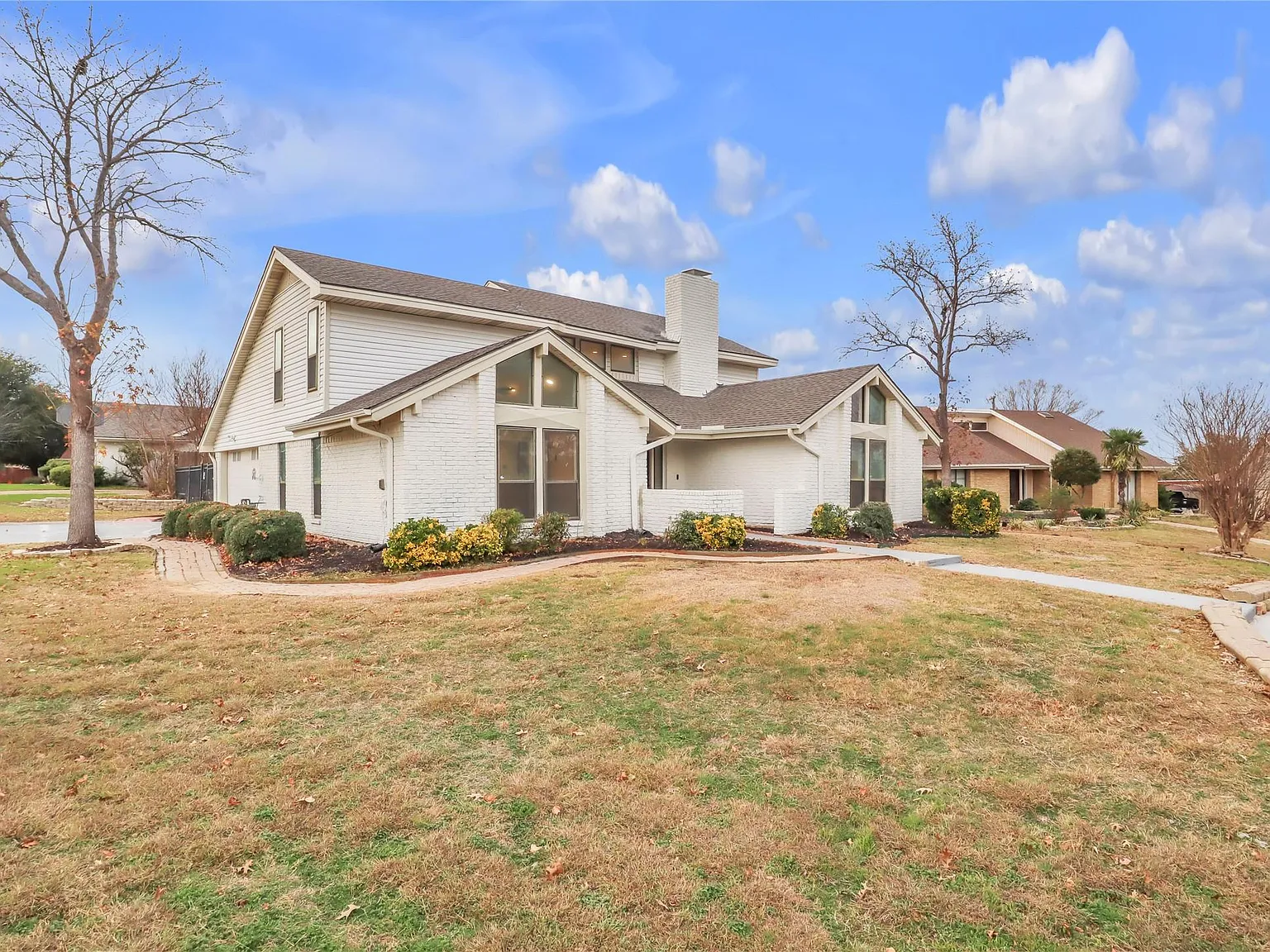 4 bed, 2730 sqft, $3,350 — Photo 2