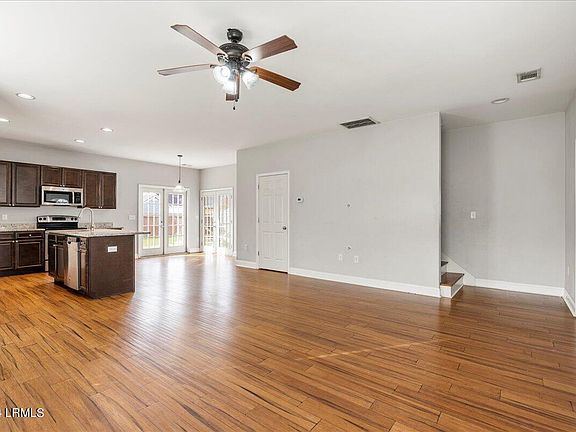4th image of 102 Wintergreen Drive