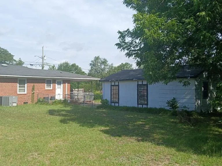 1115 Poplar Dr — Photo 6
