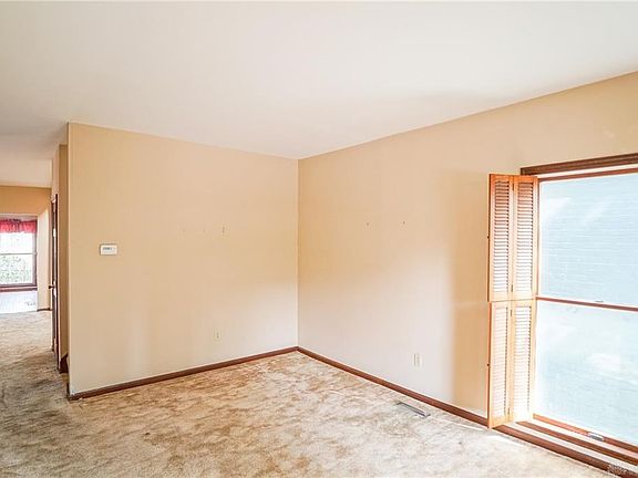 4th image of 135 Jones St