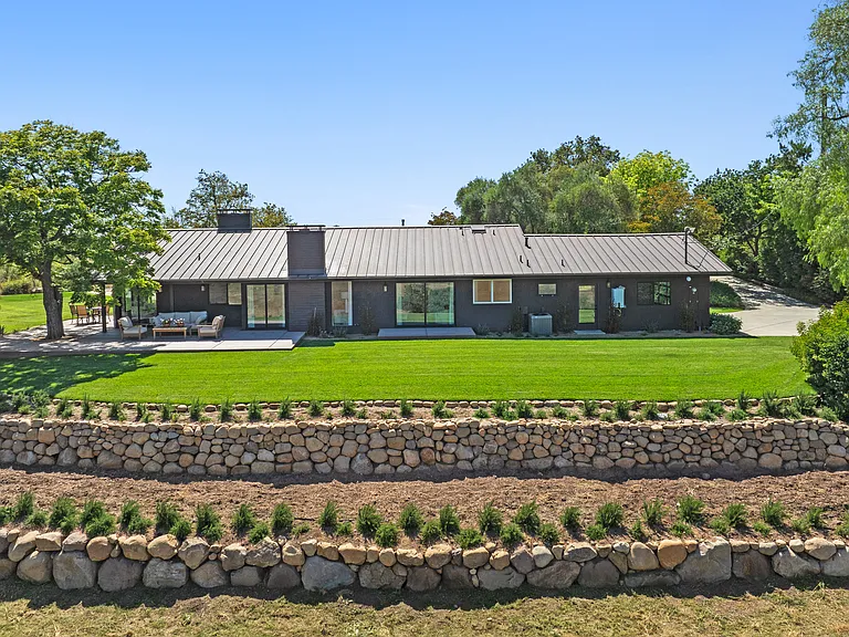 1626 Sky Dr — Photo 1