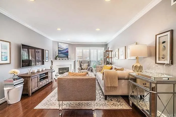 355 S Madison Ave #225 — Photo 2