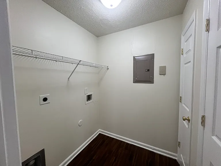 914 Scholastic Ct — Photo 12